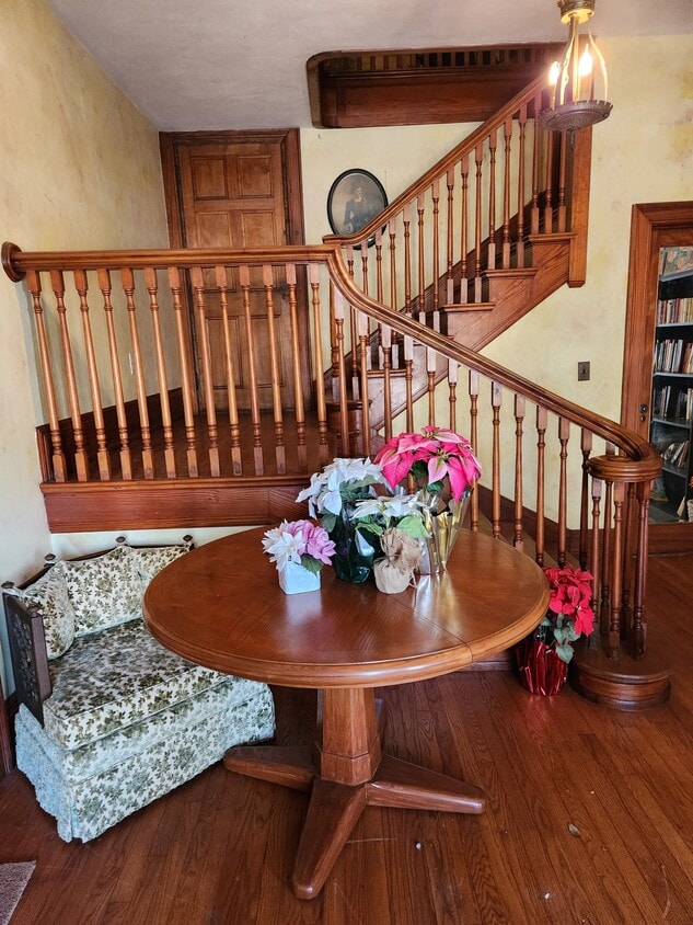 Building Photo - 420 W Sumner St