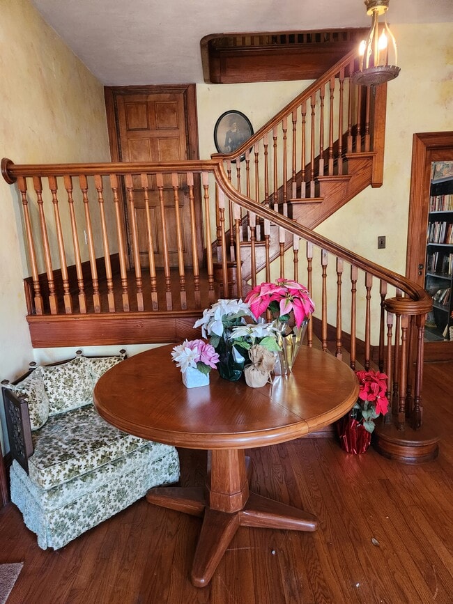 Building Photo - 420 W Sumner St