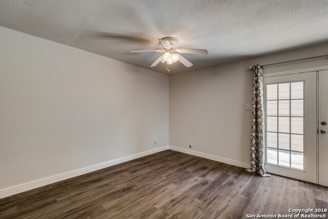 Building Photo - Like New Home in Springfield Neighborhood....