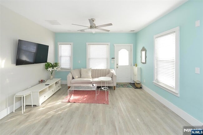 Photo - 117 Lake St House