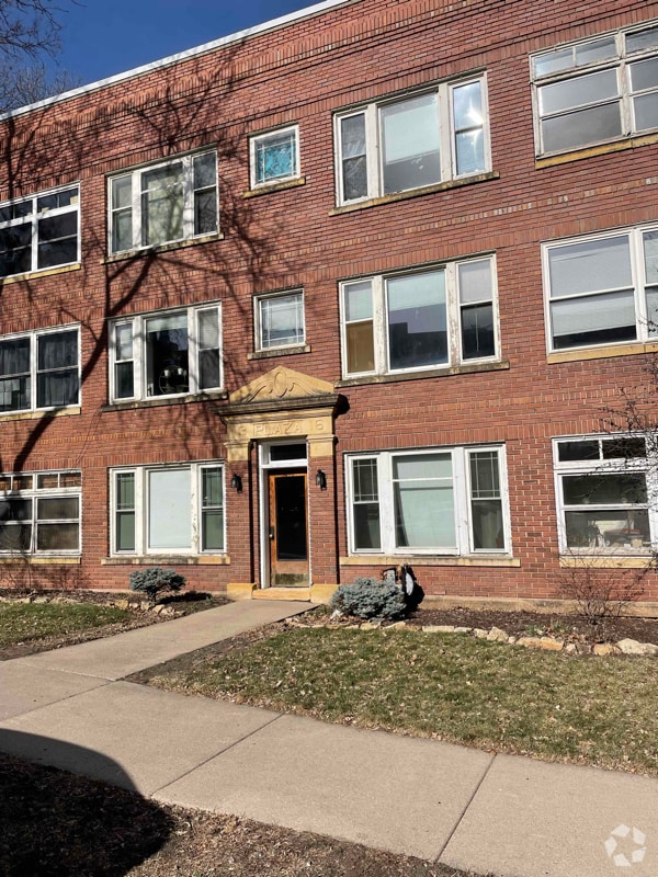 Five Corners Apartments for Rent with Hardwood Floors Mankato, MN 1