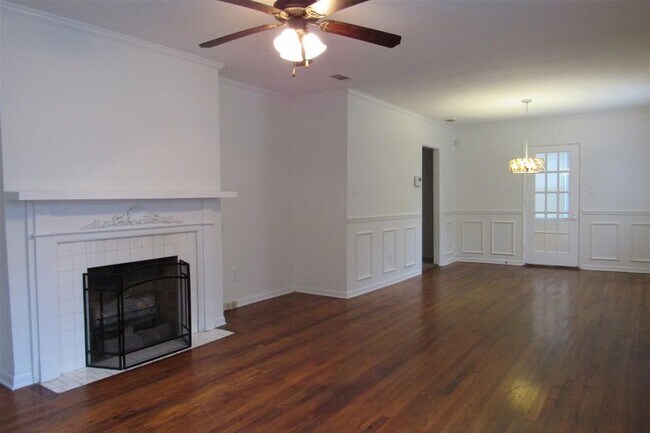 Building Photo - 4816 Maplewood Dr
