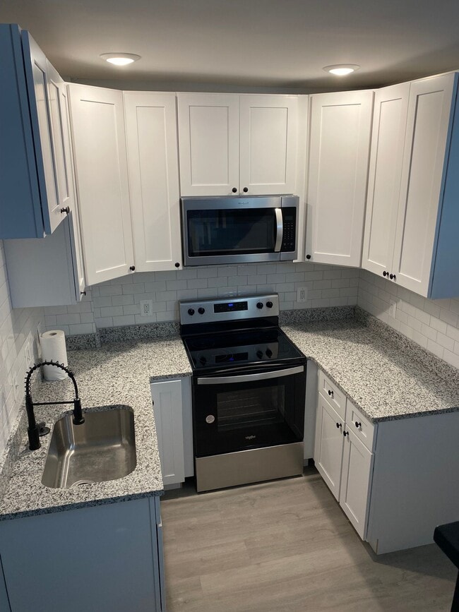 Building Photo - 146 N East Ave