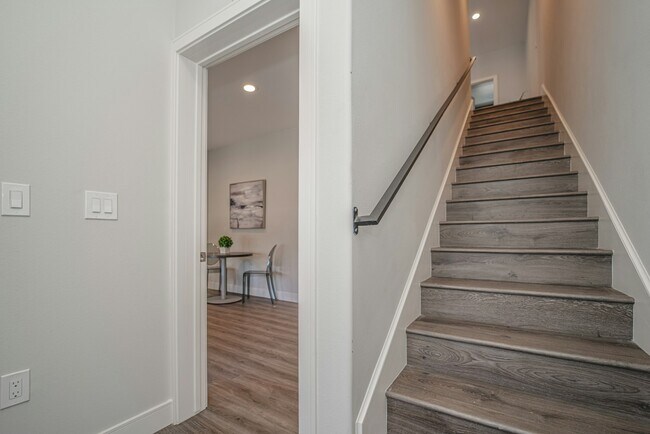 Foto del edificio - 4532 St Charles Pl