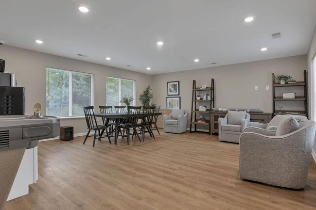 Foto del edificio - Plumly Townhomes