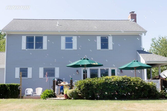 Building Photo - 1 Farmstead Ln