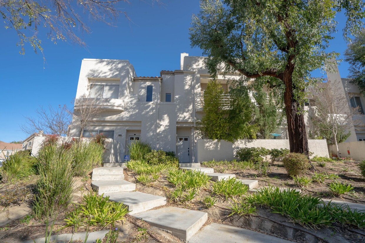 Primary Photo - Charming 3-Bedroom Townhome with Dual Fireplaces and Pool Access in Stevenson Ranch!