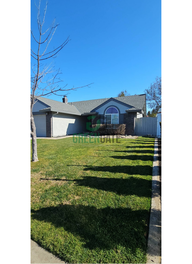 Building Photo - Now Available! Spacious 3 Bedroom, 2 Bathroom Home.