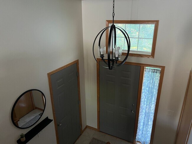 Foto del edificio - Charming 3BR Detached Townhome in Wyoming