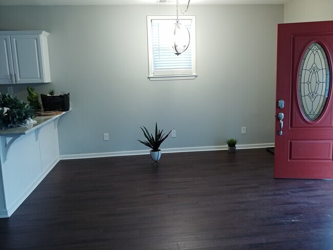 Building Photo - Amazing  Newly Renovated Three Bedroom Home off Zorn Avenue