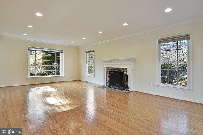 Building Photo - 10121 Donegal Ct