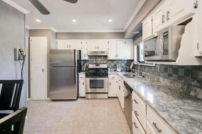 Foto del edificio - 2711 Sky Hill Ct