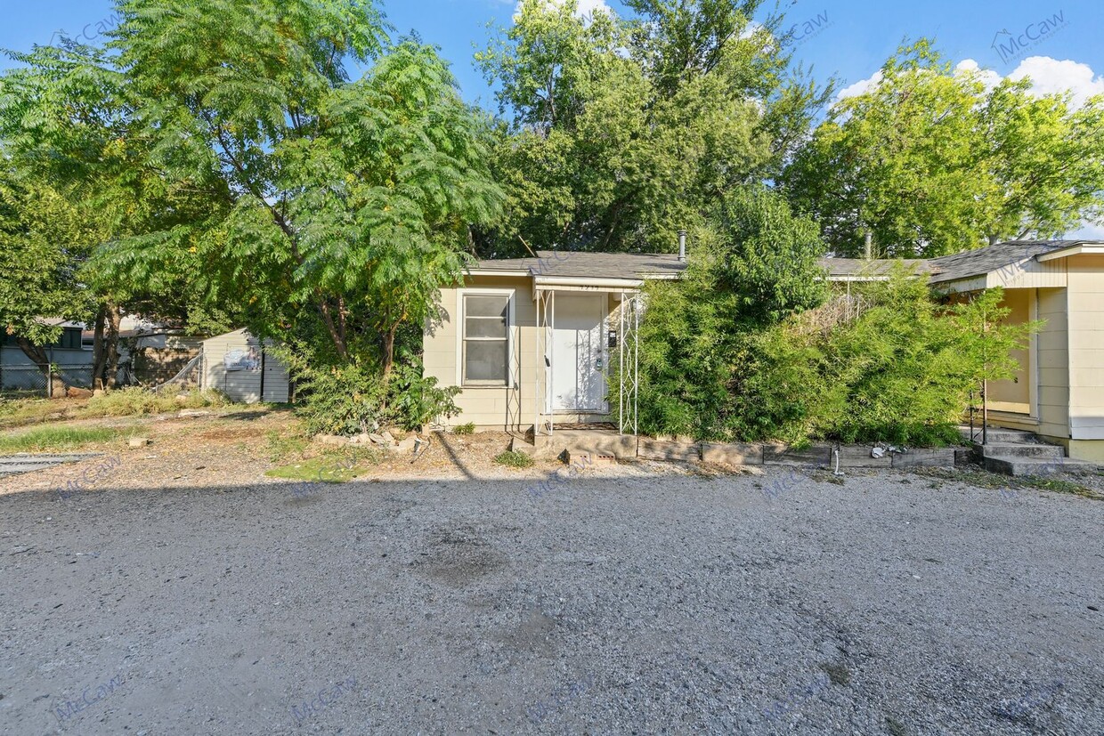 Foto principal - Improved Price! Cute 2/1 Duplex in Fort Wo...