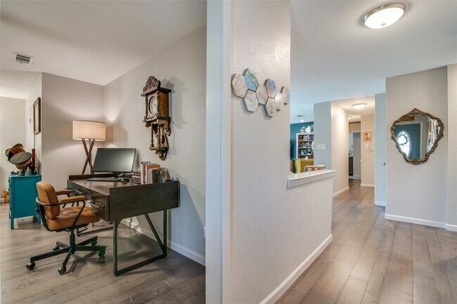 Foto del edificio - 2321 Norway Dr