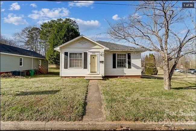Photo - 225 10th St House