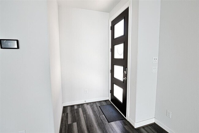 Building Photo - 10005 Brickhouse Dr