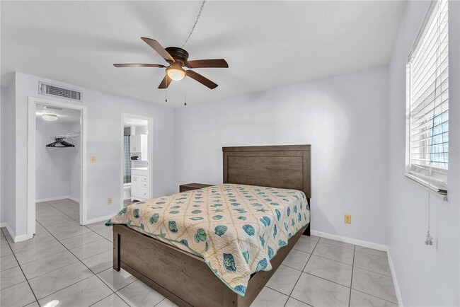 Foto del edificio - 801 Russell Ln