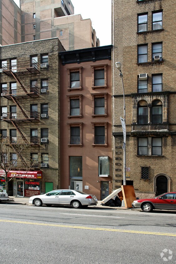 Building Photo - 110 W 79th St