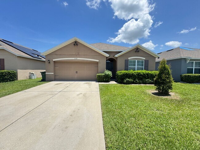 Foto del edificio - Beautiful 4 Bedroom 2 Bathroom Home in Winter Haven!