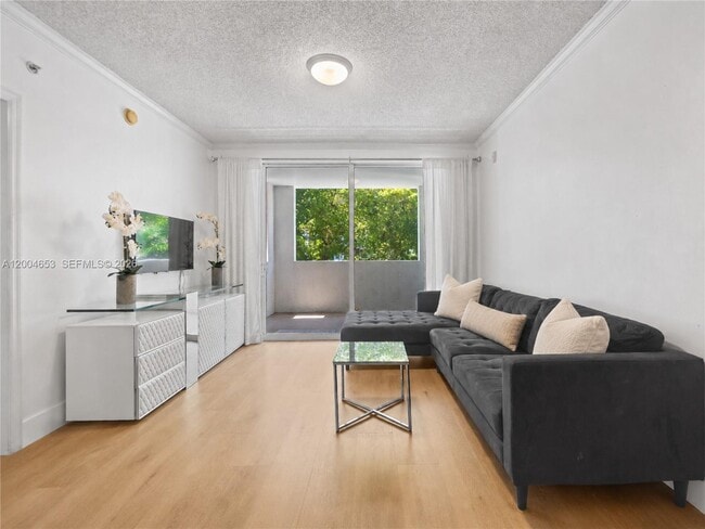 Foto del edificio - 17145 N Bay Rd