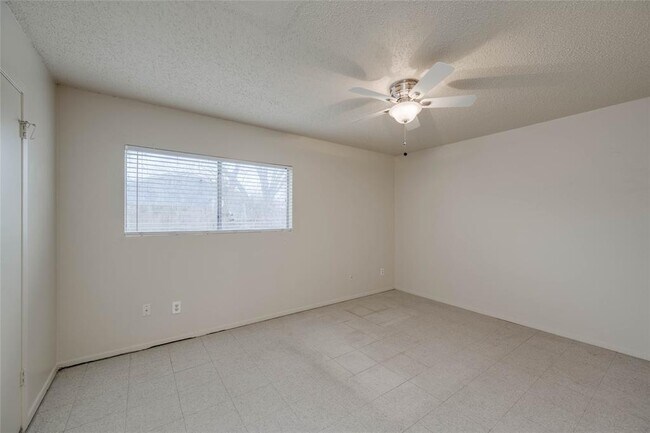 Foto del edificio - 6900 Branchwood Dr
