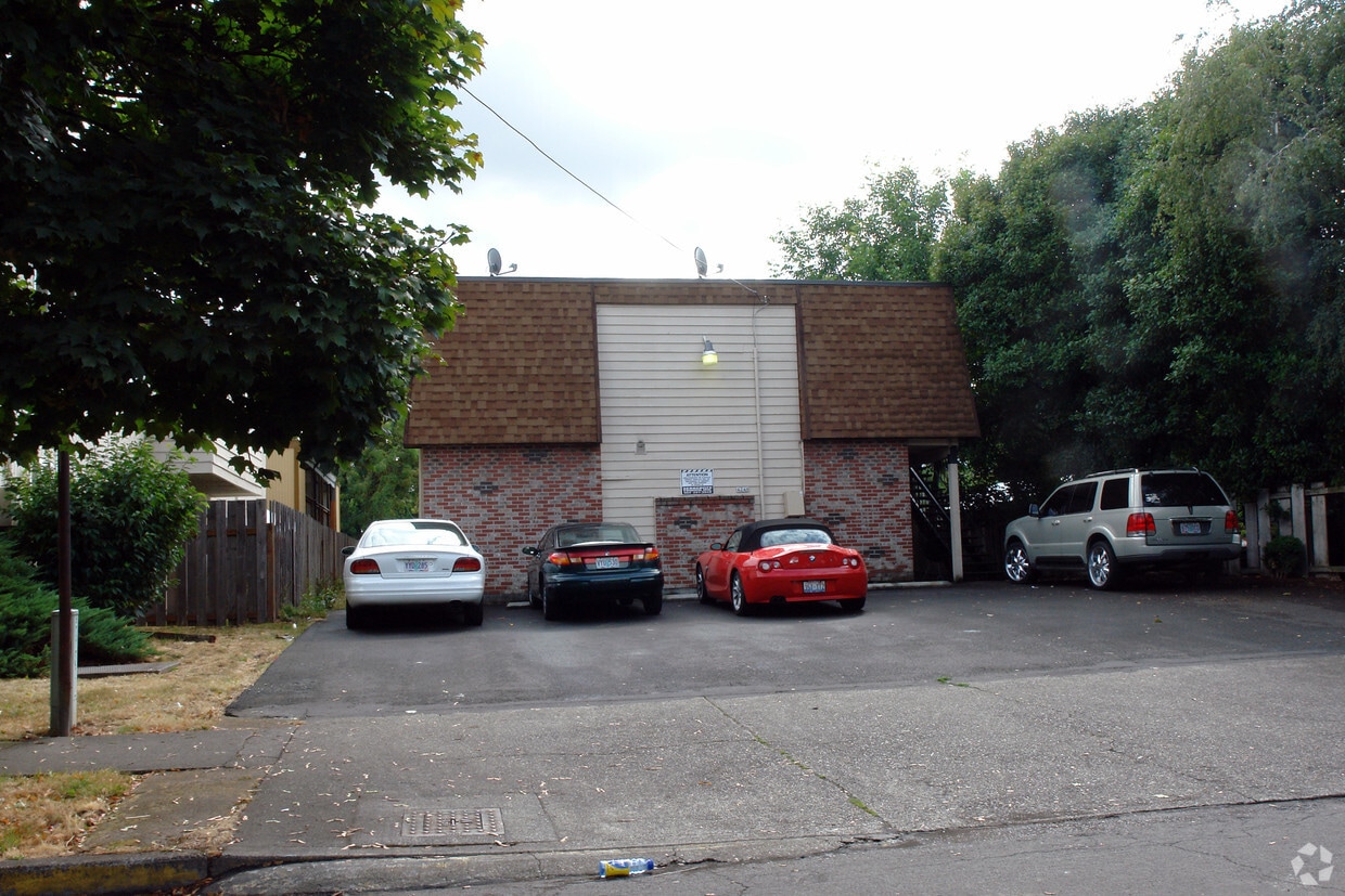 Building Photo - 4248 SE 15th Ave