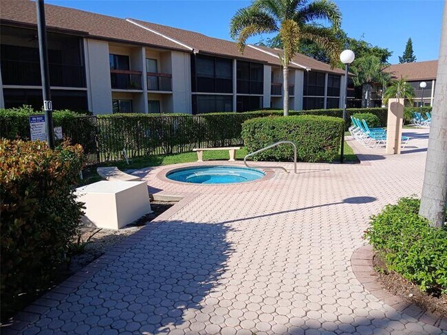 Foto del edificio - 2339 SW 15th St