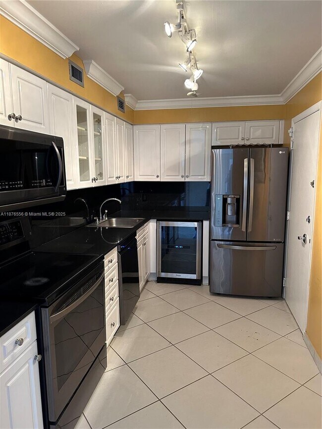 Building Photo - 6770 Indian Creek Dr