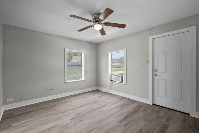 Foto del edificio - Lovely 1 Bedroom / 1 Bath