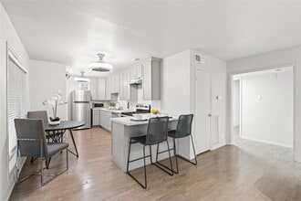 Building Photo - 3924 W Alabama St