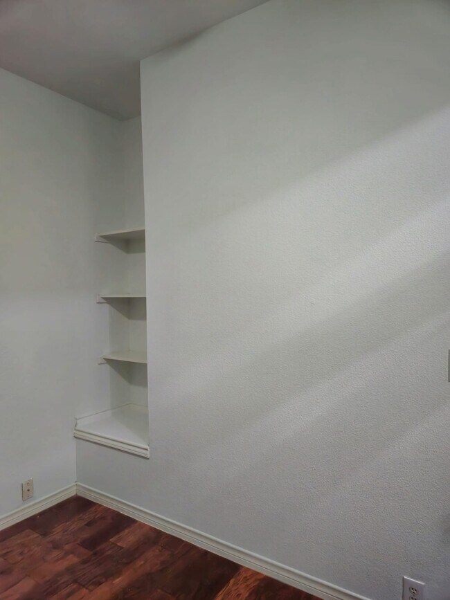 Building Photo - 11259 Pear Ridge Dr