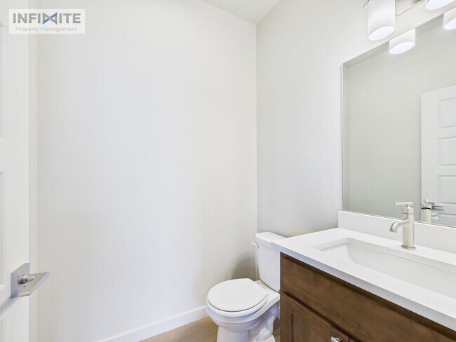 Foto del edificio - 3 Bedroom plus office space - Modern Comfo...