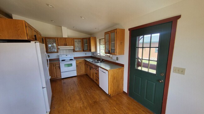 Foto del edificio - 3 Bed 2 Bath Single level - Horse Property...