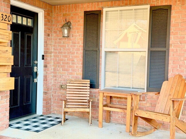 Foto del edificio - 320 Cottonwood Ct