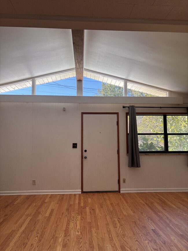 Building Photo - 920 Wesley Rd NW