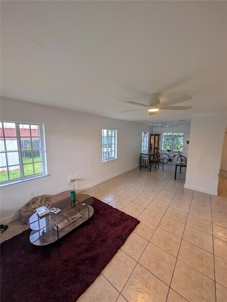Foto del edificio - 225 NW 53rd St