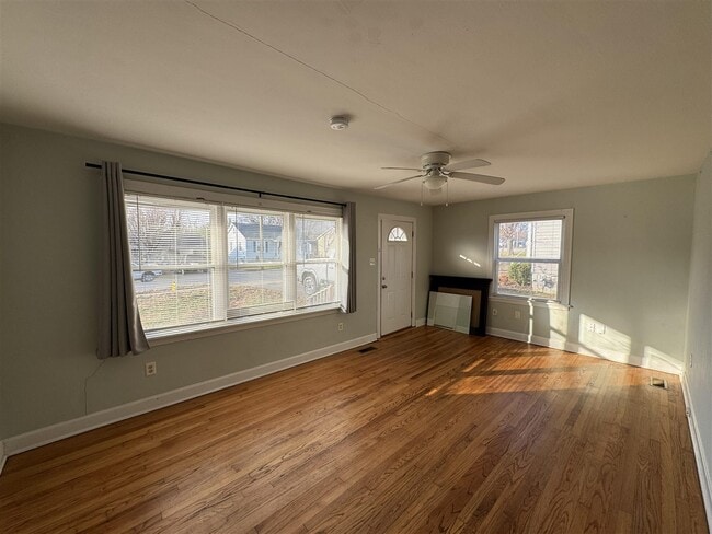 Foto del edificio - 1304 Cabell Dr