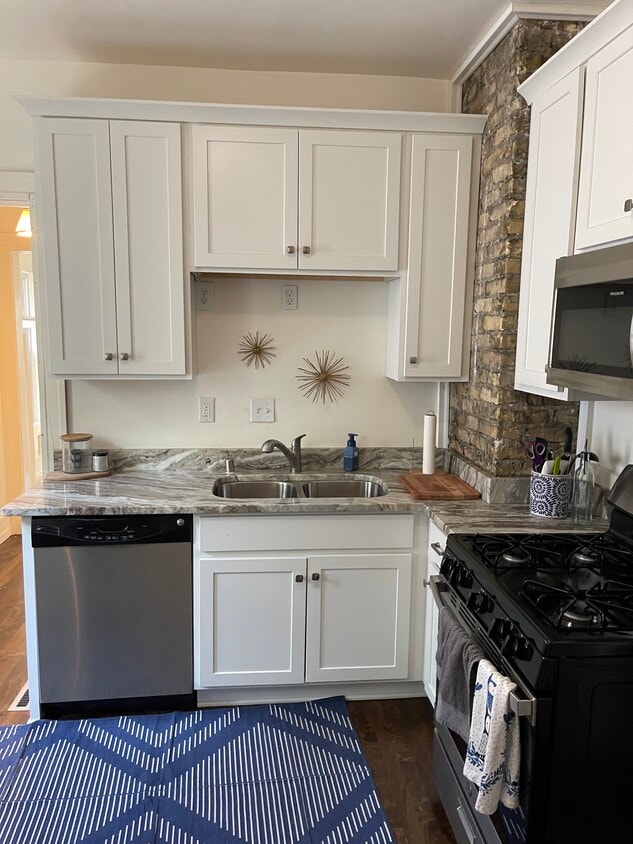 Primary Photo - 2830 N Frederick Ave