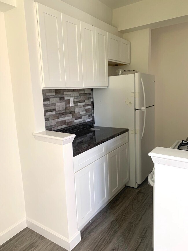 Foto del edificio - 2546 E 13th St