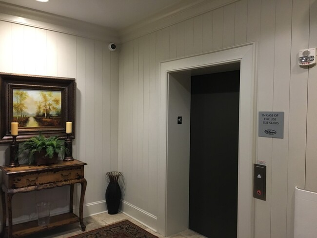 Foto del edificio - Luxury East Memphis Condo in Gated Communi...