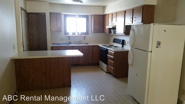 Building Photo - 604 N Walnut Ave