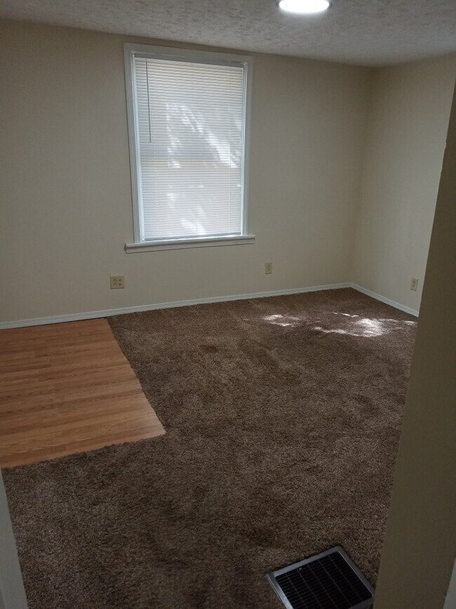 Foto del edificio - 1209 E Chestnut St