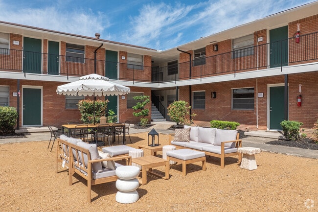 Courtyard - Nuvo Luna