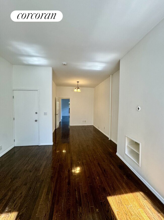 Building Photo - 75 Engert Ave