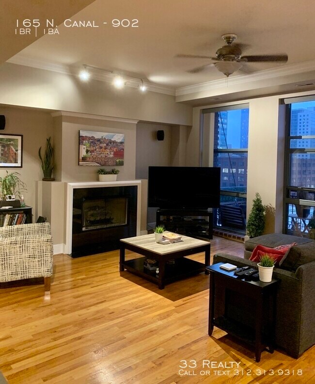 Foto del edificio - 1 Bed+ Den/ 1 Bath in West Loop!