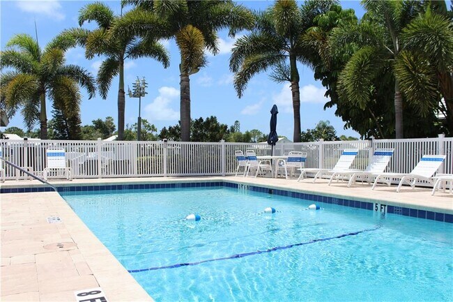 Foto del edificio - 809 Harrington Lake Dr N