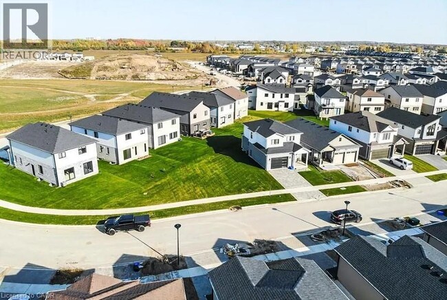 Building Photo - 3742 Somerston Cres