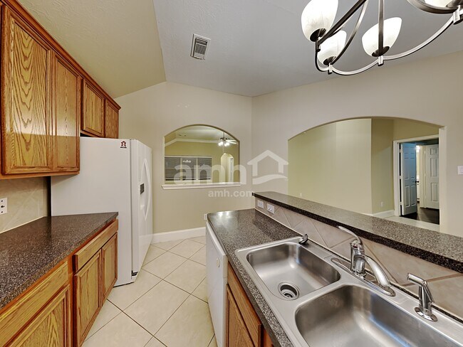 Foto del edificio - 15831 Collinsville Dr