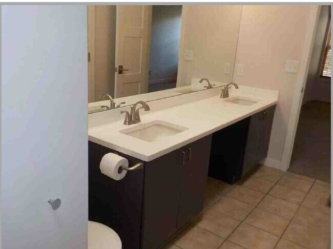 Foto del edificio - 5165 Granby Cir