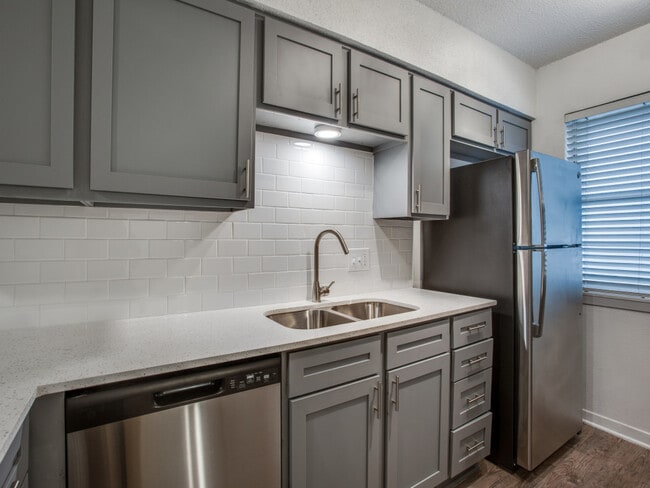 Building Photo - Eastwood Apartments